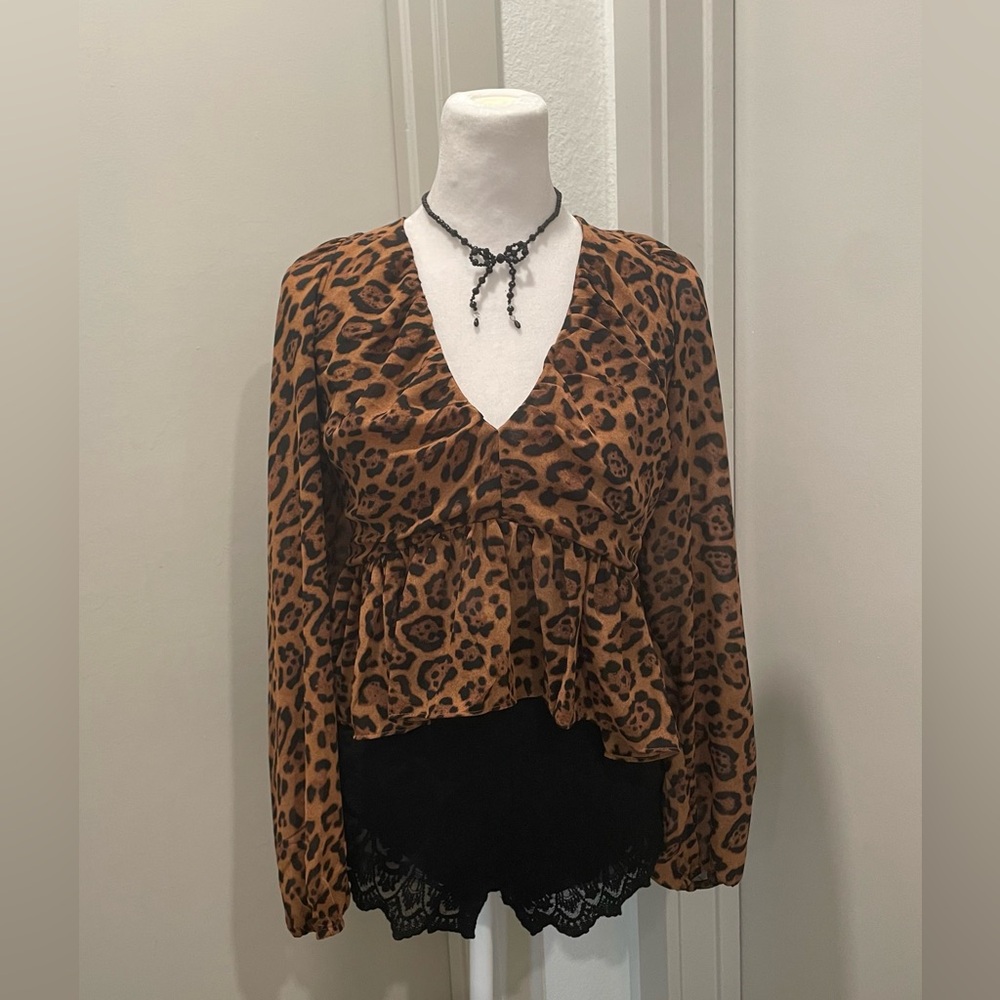 LIKE NEW H&M Brown & Black Leopard Print V-Neck Long-Sleeve Crop Top Blouse - S